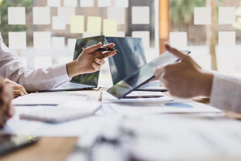 dariusz-mioduski-w-tarapatach-sad-bada-jego-podwojna-role-w-pzpn-i-legii