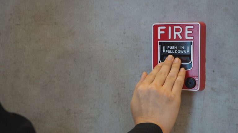 pozar-na-dworcu-centralnym-50-osob-ewakuowanych-po-incydencie-z-ubraniami