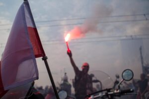 warszawa-w-holdzie-bohaterom-81-rocznica-wybuchu-powstania