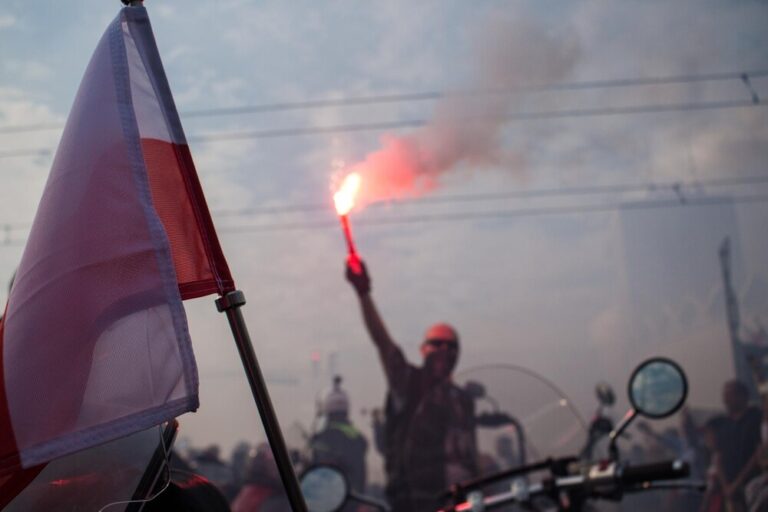 warszawa-w-holdzie-bohaterom-81-rocznica-wybuchu-powstania