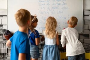 dzieci-z-bullerbyn-ozywaja-w-teatrze-syrena-magiczne-przedstawienie-dla-szkol-w-pazdzierniku
