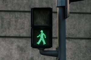 tragedia-na-moscie-srednicowym-15-latka-w-krytycznym-stanie-po-upadku-z-wysokosci