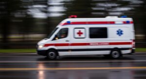 bohaterska-akcja-na-przystanku-kierowca-autobusu-i-policjanci-uratowali-zycie-mezczyzny