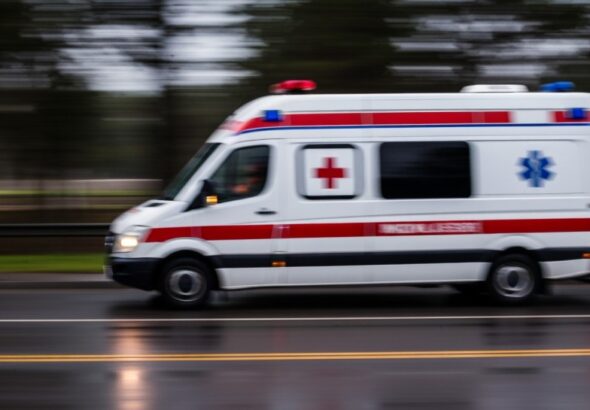 bohaterska-akcja-na-przystanku-kierowca-autobusu-i-policjanci-uratowali-zycie-mezczyzny