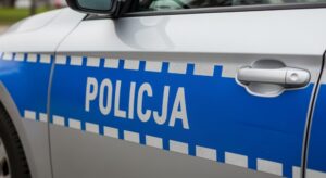 dzieci--stwo-bez-przemocy---policjanci-na-spotkani-auto-6099