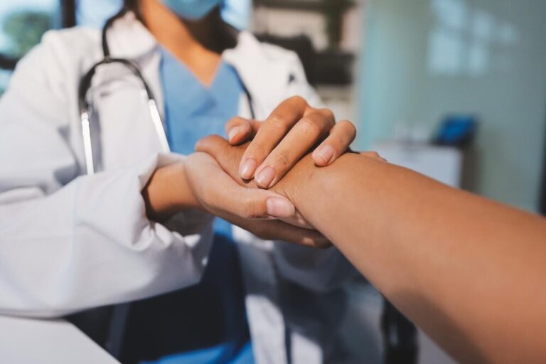 dzien-bialej-laski-jak-skutecznie-wspierac-osoby-niewidome-w-codziennym-zyciu