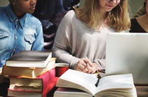 literatura-i-prawo-prof-matczak-odkrywa-ich-sile-w-ursynotece