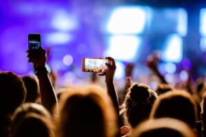 pulsujaca-raveowa-niedziela-w-nowym-teatrze-odkryj-magie-muzyki-elektronicznej