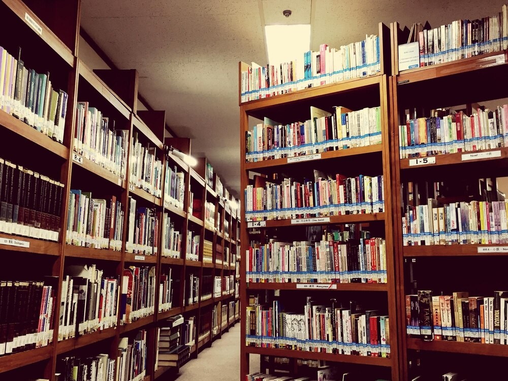 90-lecie-biblioteki-na-pradze-po--udnie----wi--to--auto-6390