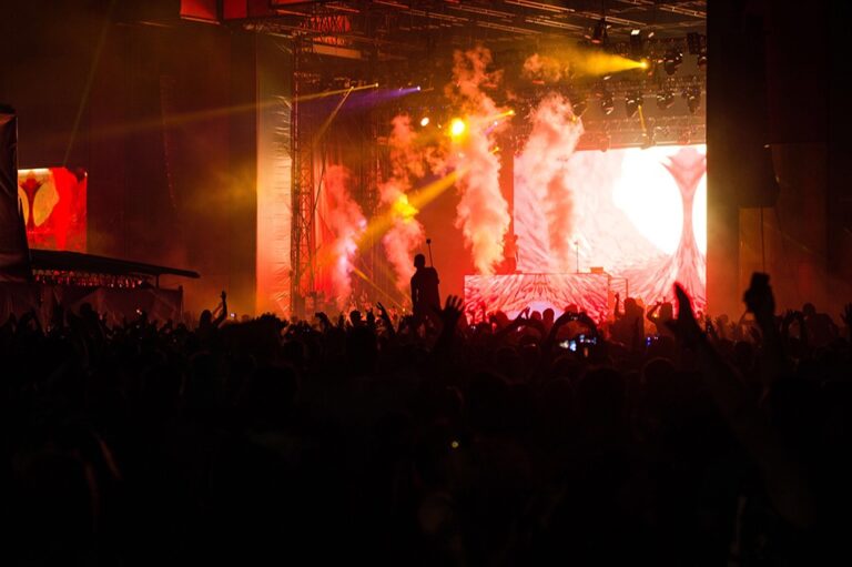 dzie---postaci-z-bajek--magia-i-przygoda-na-targ---auto-1754