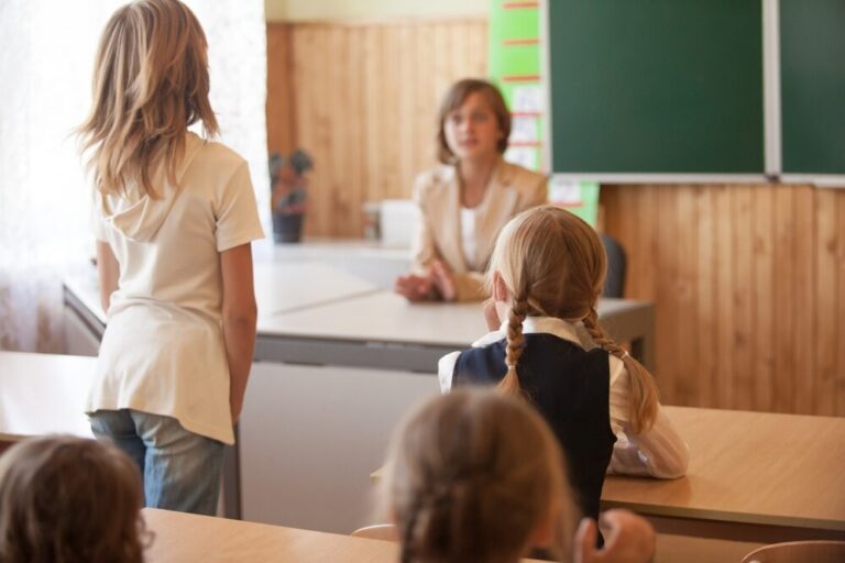 kolorowa-kraina-czeka-na-ma--ych-odkrywc--w--auto-3525