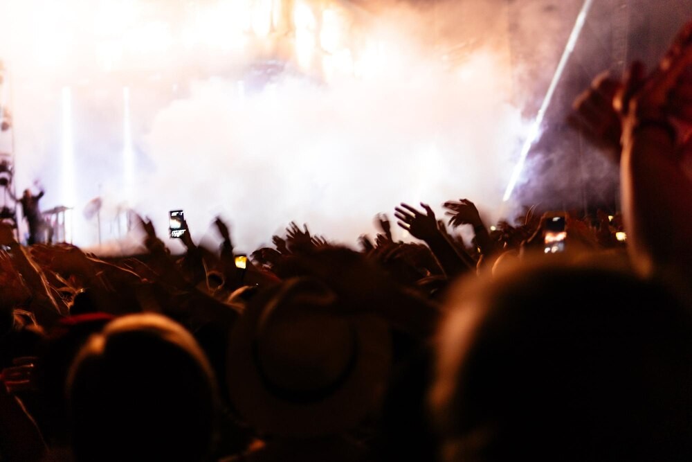 magiczny-koncert-w-blasku---wiec-z-zespo--em-fuert-auto-1839