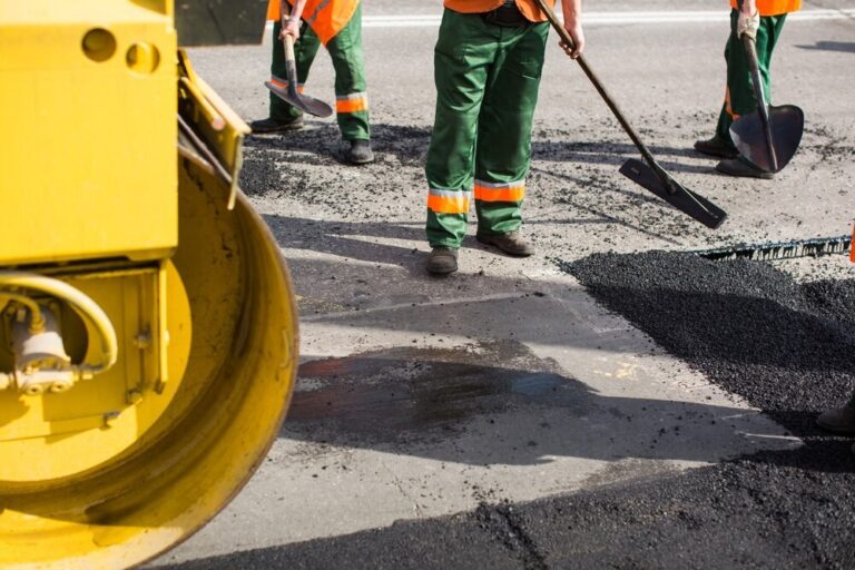 nowa-nawierzchnia-na-ul--hynka-----warszawa-stawia-auto-3085