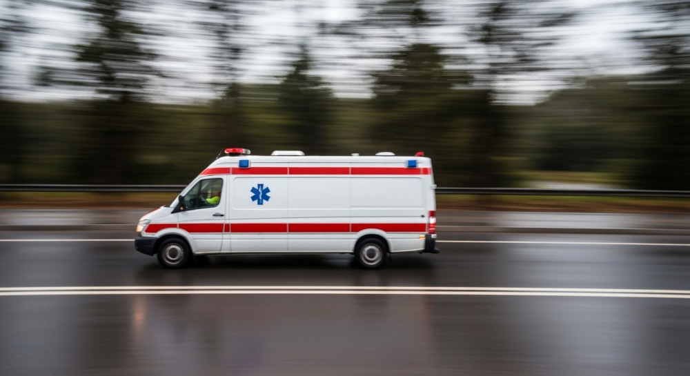 policjanci-na-stra--y-bezpiecze--stwa-podczas-obch-auto-1064