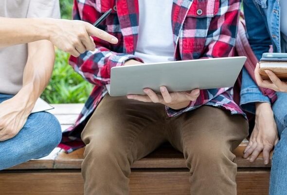 policjant-prelegentem-podczas-konferencji-pt---soj-auto-3532