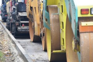 prace-remontowe-w-alei-komandos--w--nowa-nawierzch-auto-3780