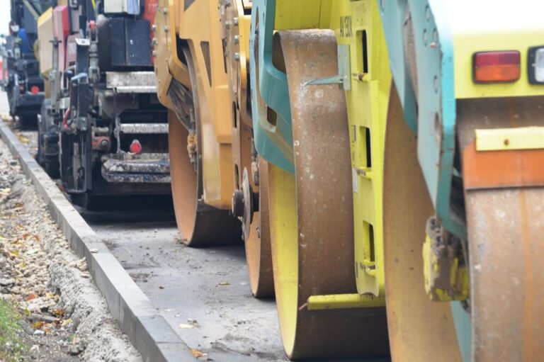 prace-remontowe-w-alei-komandos--w--nowa-nawierzch-auto-3780