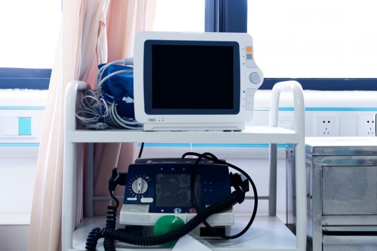 bezp--atne-badania-mammograficzne-na-targ--wku-----auto-3909