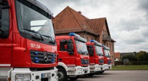 nowy---redni-samoch--d-ratowniczo-ga--niczy-ju---w-auto-6777