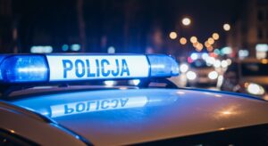 policja-zatrzymuje-zbiega-i-odkrywa-ponad-1-5-kg-n-auto-328