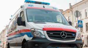 policjant-po-s--u--bie-zapobieg---drogowej-tragedi-auto-6140