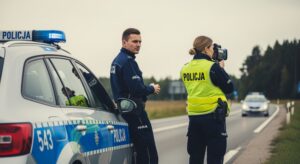 ucieka----bo-mia---sze-----s--dowych-zakaz--w--pon-auto-1547