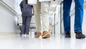 warszawa-zyskuje-217-defibrylator--w-----nowa-era--auto-3902