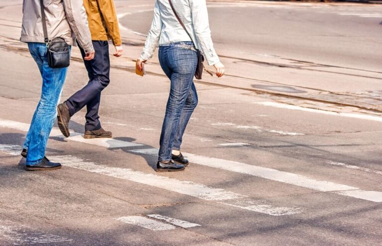 brd-w-warszawie-w-2025-r--osiem-os--b-zgin----o-na-auto-6008