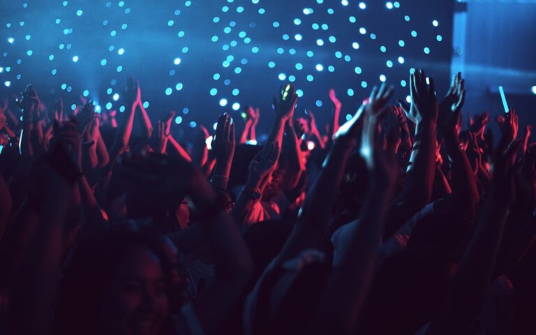 kolorowy-orszak-kol--dniczy-w-wawrze---do----cz-do-auto-1778