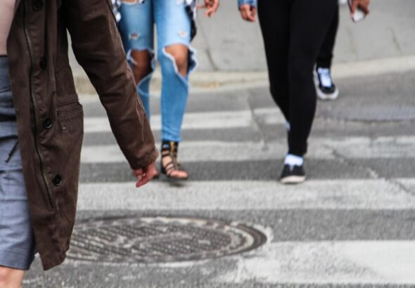 krok-w-stron---przej--cia-dla-pieszych-przez-aleje-auto-6019