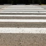 ma--y-ch--opiec-zamkni--ty-w-zimnym-aucie-auto-6033