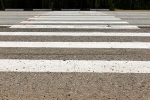 ma--y-ch--opiec-zamkni--ty-w-zimnym-aucie-auto-6033