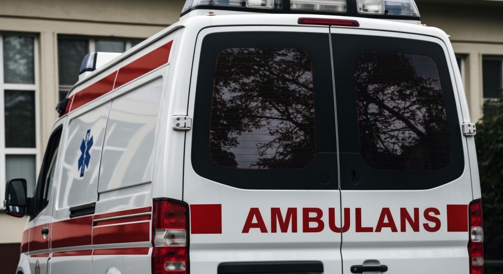 niebezpieczne-zdarzenie-na-zamarzni--tym-zbiorniku-auto-984