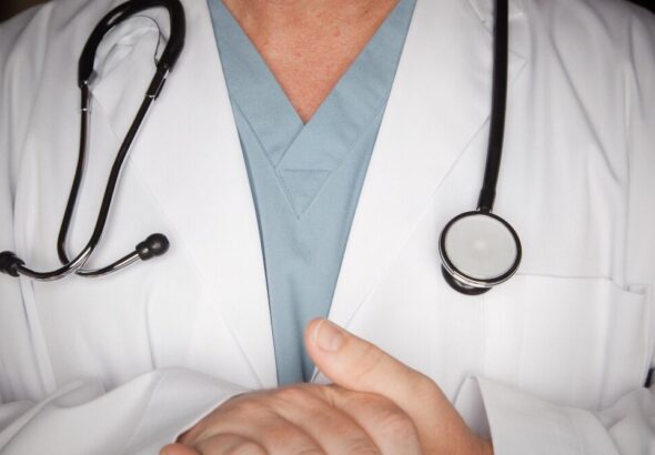 -radosne-dzieciaki--ucz---si---jak-by---bezpieczny-auto-3904