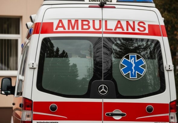 senior-w-ziemiance-uratowany-przez-stra---miejsk---auto-977