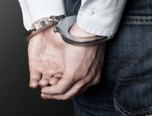 tragiczne-odkrycie-na-targ--wku--dwa-cia--a-w-jedn-auto-3349