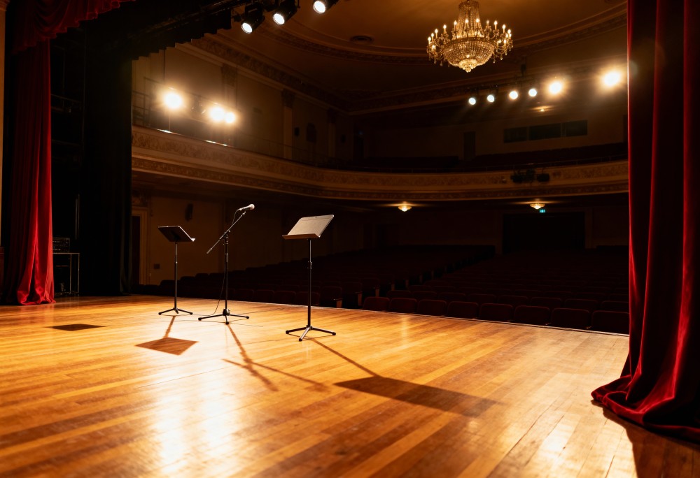 m--odzie---z-pragi-p----noc-przygotowuje-spektakl--auto-6501