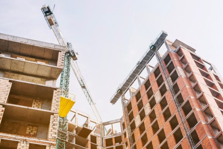 nowe-mieszkania-na-pradze-p----noc--budowa-przekro-auto-3395