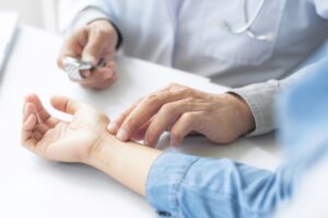 nowy-w--a--ciciel-ratuje-przychodni---hipokrates-w-auto-3846