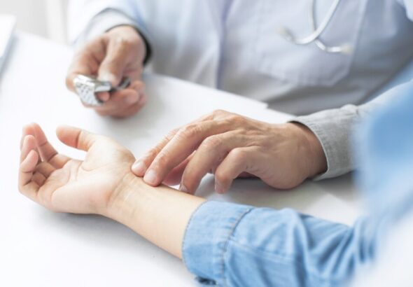 nowy-w--a--ciciel-ratuje-przychodni---hipokrates-w-auto-3846