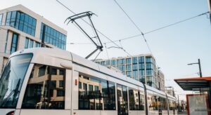 zagadka-dla-znawc--w-warszawskich-tor--w--czy-znas-auto-2658