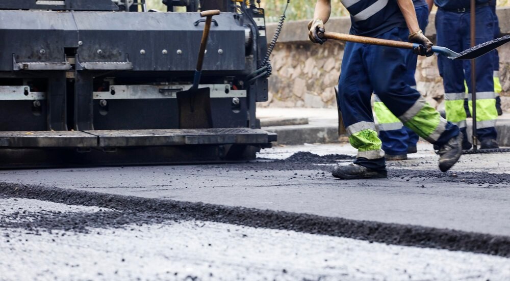 pilne-naprawy-na-ulicy-bohater--w-warszawy--kierow-auto-3221