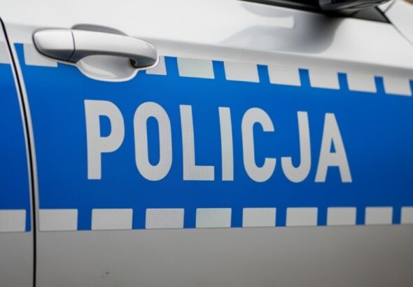 szcz----liwy-fina---poszukiwa----otwoccy-policjanc-auto-6639