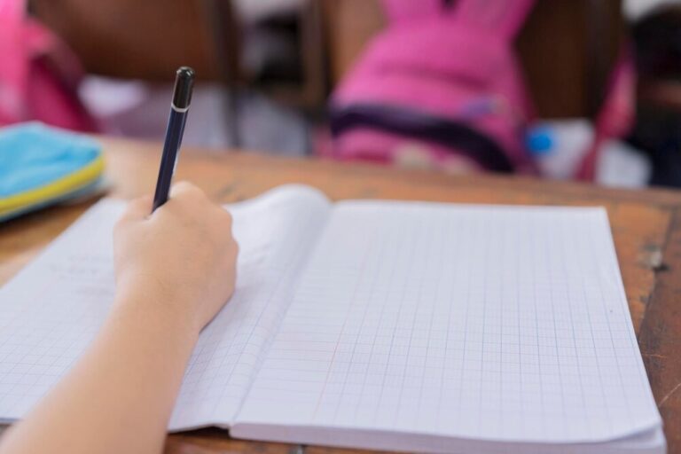 uczniowie---oliborza-w-kancelarii-premiera--lekcja-auto-3579