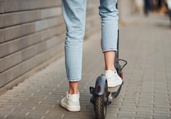 zdarzenie-dw--ch-14-latk--w-na-hulajnodze-i-ci--gn-auto-5544