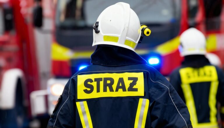 intensywna-praca-stra--ak--w-w-obliczu-za--amania--auto-6666