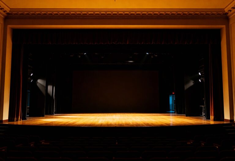 ochota-vibe--m--odzie--owy-teatr-w-sercu-warszawy-auto-6503