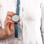 sprawna-pomoc-seniorowi-dzi--ki-opasce-auto-3853