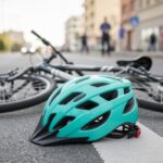wypadek-rowerzysty--nie-mia---na-g--owie-kasku-auto-5851