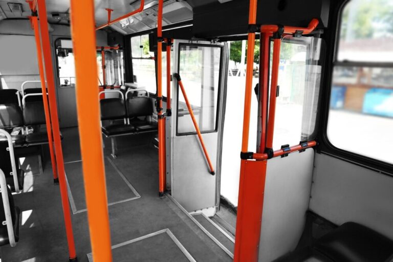 tramwajem-na-gumowych-ko--ach--testy-elektrycznego-auto-2016